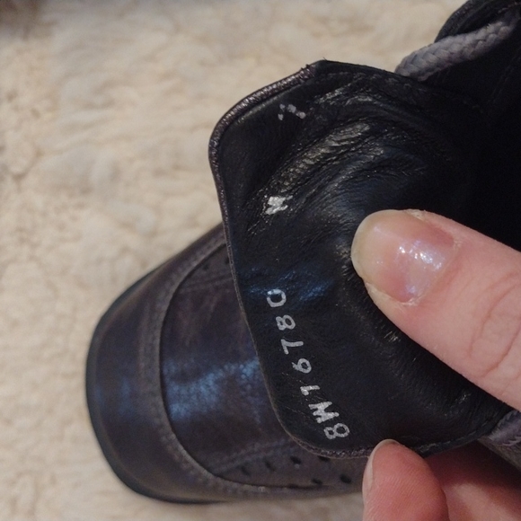 Stuart Weitzman Gray Metallic Lace Up Sporty Tennis Shoe Size 7 Chic Athleisure - Picture 8 of 10